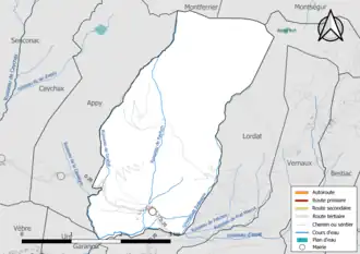 Carte en couleur présentant le réseau hydrographique de la commune