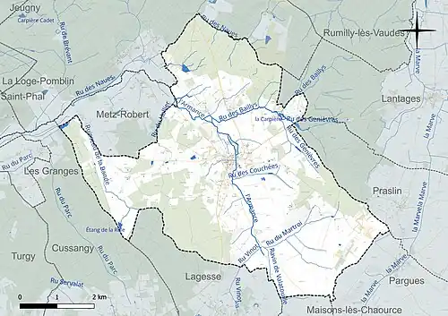 Carte en couleur présentant le réseau hydrographique de la commune