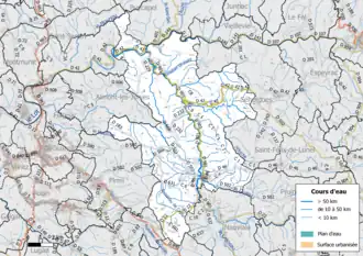 Carte en couleur présentant le réseau hydrographique de la commune