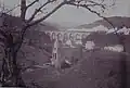 Train passant sur le viaduc ferroviaire de Port-Launay au début du XXe&nbsp;siècle