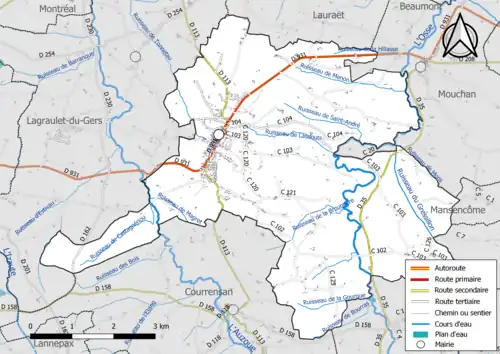 Carte en couleur présentant le réseau hydrographique de la commune