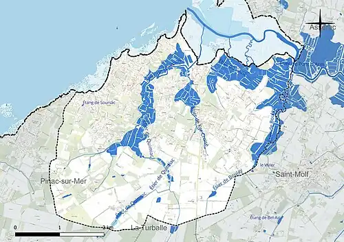 Carte en couleur présentant le réseau hydrographique de la commune