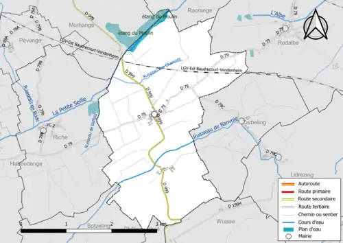 Carte en couleur présentant le réseau hydrographique de la commune