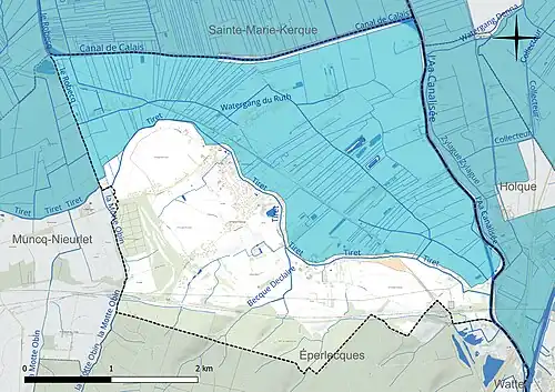 Carte en couleur présentant le réseau hydrographique de la commune