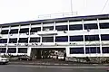 La vue principale de l'ancien palais du gouvernement à Bonanjo au Cameroun