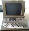 Alextel : fabriqué par Bell en 1988, c'est la version québécoise du Minitel mais contrairement à l'expérience française du Minitel, il n'a pas connu le même succès[19].