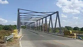 Pont sur l'Aloragat (affluent de la Bued&nbsp;(en) au sud de la ville[3]).