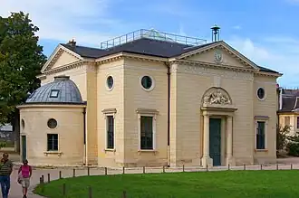 Amphithéâtre édifié par l'architecte Edme Verniquet (1727-1804) : les trois hémicycles hémisphériques ont été ajoutés par Jacques Molinos.