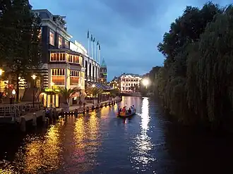 Vue du Singelgracht devant le Holland Casino, sur le Stadhouderskade.