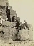 Ascension d'une pyramide.