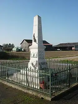Le monument aux morts.