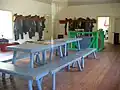 Intérieur des casernes montrant les quartiers des soldats.