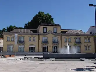 Bibliothèque municipale.