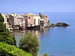 La Marine d'Erbalonga et sa tour Gênoise.