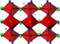 Structure cristalline de la pérovskite, projetée sur le plan (b, c). Rouge : Ti, vert : Ca, bleu : O.