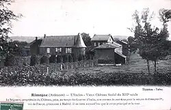 Ancienne carte postale avec une légende indiquant que ce château est un vieux château médiéval du XIIIe&nbsp;siècle