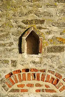 Niche et arc de décharge.