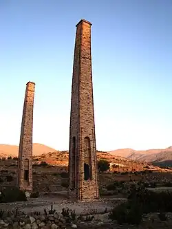 Cheminée d'une ancienne fonderie de cuivre.