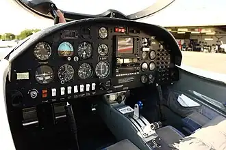 Cockpit de l'Aquila AT01, F-GVFP.