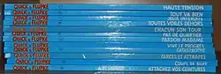 Photo en couleur d'une pile d'albums dont on voit les reliures bleues