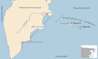 Carte montrant de localisation des îles Komandorski à l'est du Kamchatka. La plus petite île à l'est est l'île Medny et la plus grande est l'île Béring.