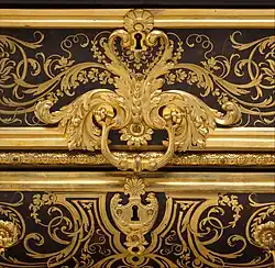 Marqueteries et bronzes dorés à délicats rinceaux de style Louis XIV, typiques des productions d'André-Charles Boulle.