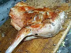 Cuisse de lapin grillée.