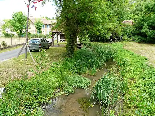 La Crempse à Issac (bras de l'ancien moulin).