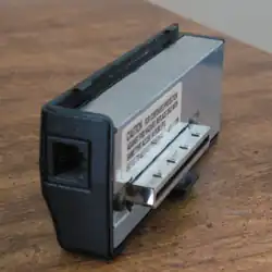 Photo d'un modem noir.