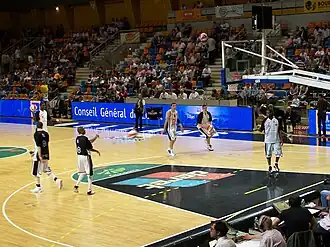 Une photo des joueurs d'Orléans à l'échauffement avant un match, au palais des sports d'Orléans, le 23 mai 2009.