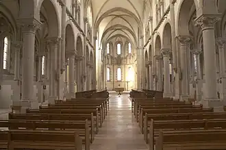 Nef de l'église abbatiale.