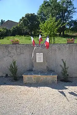 Le monument aux morts.