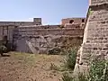 Un bastion - entrée principale à gauche
