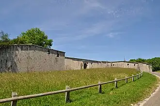 Bastions 3 et 4 encadrant l'entrée du fort.