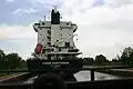 Cargo dans la grande écluse maritime