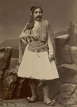Grec en fustanelle au XIXe&nbsp;siècle (photographie de Pascal Sébah).