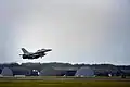 Un F-16 du 14th Fighter Squadron décollant depuis la base aérienne de Misawa.