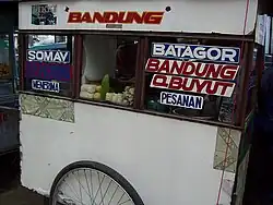 Vendeur de siomay et de batagor.