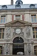 Grande porte du Grand Commun.