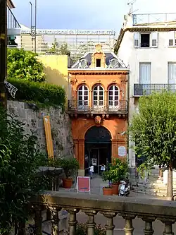 Entrée de la boutique du Musée de la Parfumerie. Charabot (Hugues Ainé)