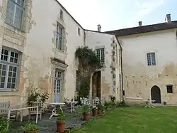 Cloître, ailes nord et ouest.