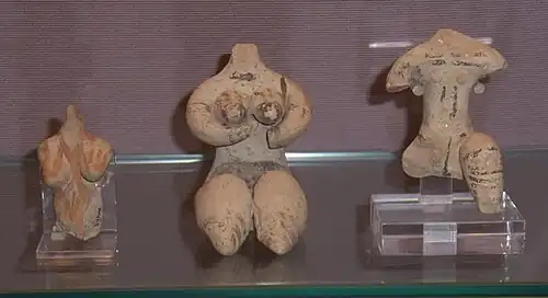 Figurines féminines provenant de Tell Arpachiyah et Chagar Bazar, Halaf récent (v. 5&nbsp;600 - 5&nbsp;200 av. J.-C.). British Museum.