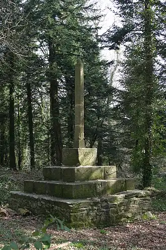 Forêt du Cranou. Calvaire près de la fontaine Saint-Conval.
