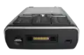 Vue de derrière. Connecteur pour le chargeur et attache pour la sangle.