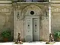Porte d'entrée du château.