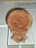 Lucernaire romain du Ier&nbsp;siècle trouvé à Municipium Vrbs Victrix Osca, l'actuelle Huesca.