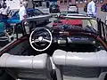 Coup d’œil à l’intérieur d’une 220 S cabriolet.