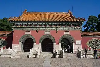 La porte principale rouge