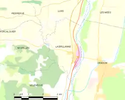 Carte élémentaire montrant les limites de la commune, les communes voisines, les zones de végétation et les routes