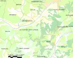 Carte élémentaire montrant les limites de la commune, les communes voisines, les zones de végétation et les routes